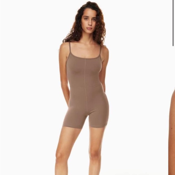 Wilfred Free Freestyle 5" Romper - Picture 1 of 4